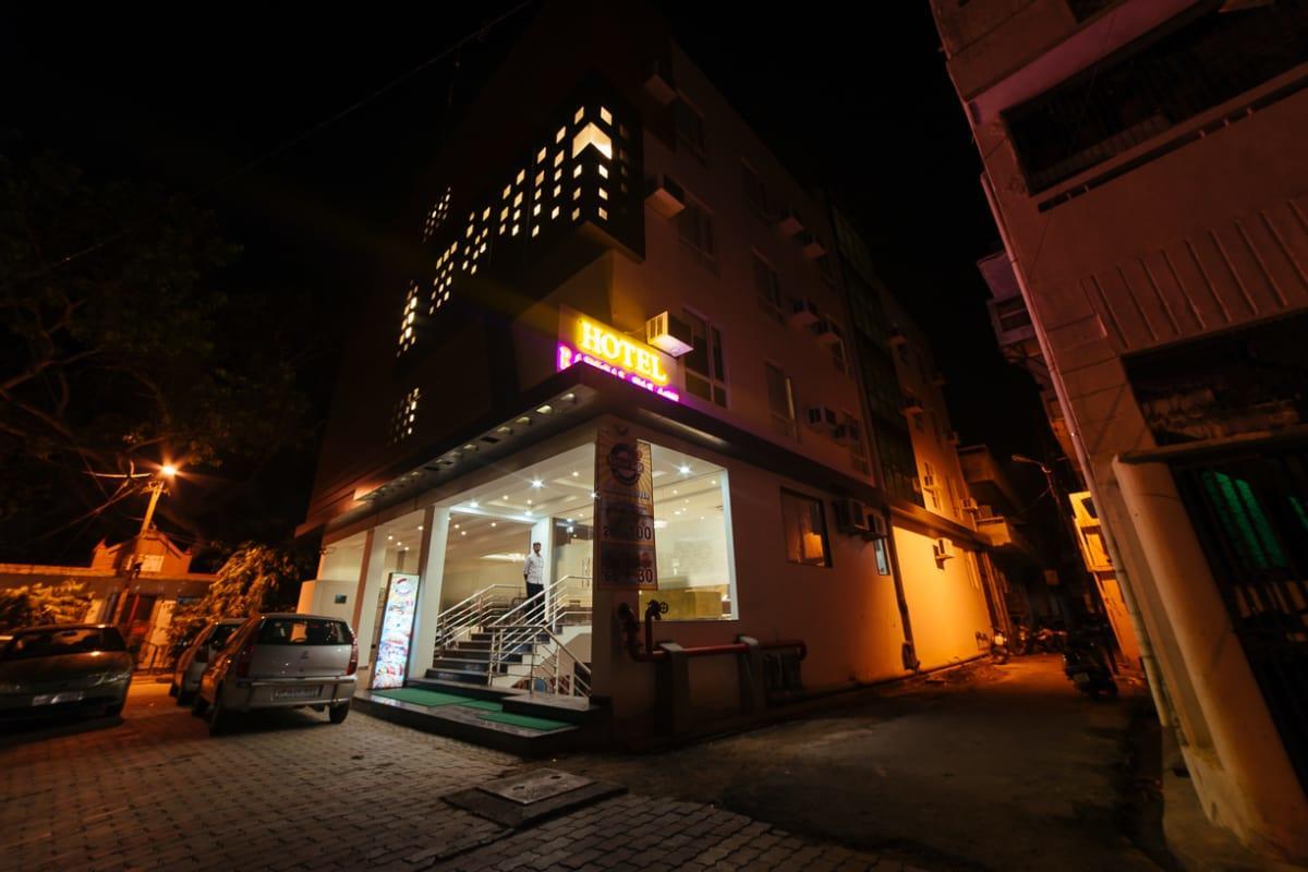 Radical Palace Hotel And Restaurant Lucknow Exterior photo